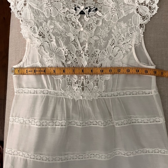 RARE white Embroidery top - Picture 6 of 7